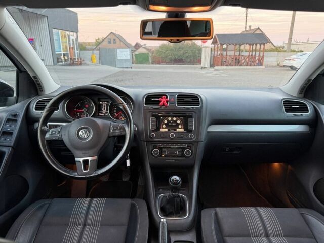 Серый Фольксваген Гольф, объемом двигателя 1.6 л и пробегом 300 тыс. км за 6600 $, фото 6 на Automoto.ua