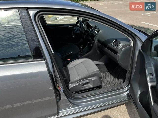 Серый Фольксваген Гольф, объемом двигателя 1.39 л и пробегом 271 тыс. км за 9500 $, фото 23 на Automoto.ua