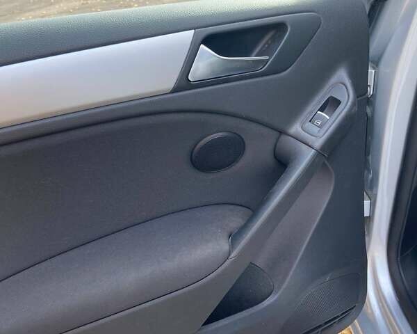 Серый Фольксваген Гольф, объемом двигателя 1.4 л и пробегом 169 тыс. км за 11000 $, фото 19 на Automoto.ua