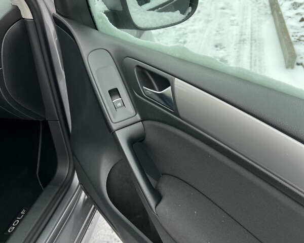 Серый Фольксваген Гольф, объемом двигателя 1.6 л и пробегом 280 тыс. км за 8900 $, фото 14 на Automoto.ua