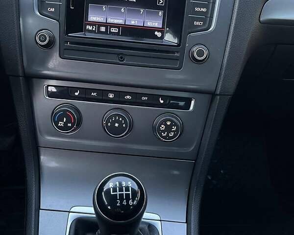 Серый Фольксваген Гольф, объемом двигателя 1.4 л и пробегом 250 тыс. км за 8750 $, фото 7 на Automoto.ua