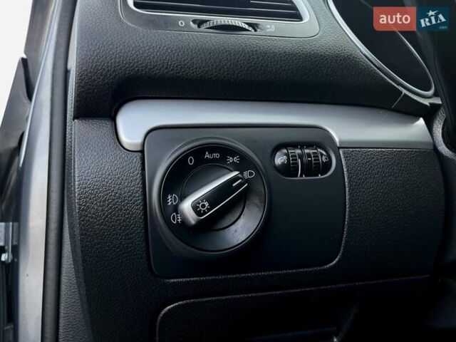 Серый Фольксваген Гольф, объемом двигателя 1.6 л и пробегом 260 тыс. км за 9400 $, фото 40 на Automoto.ua