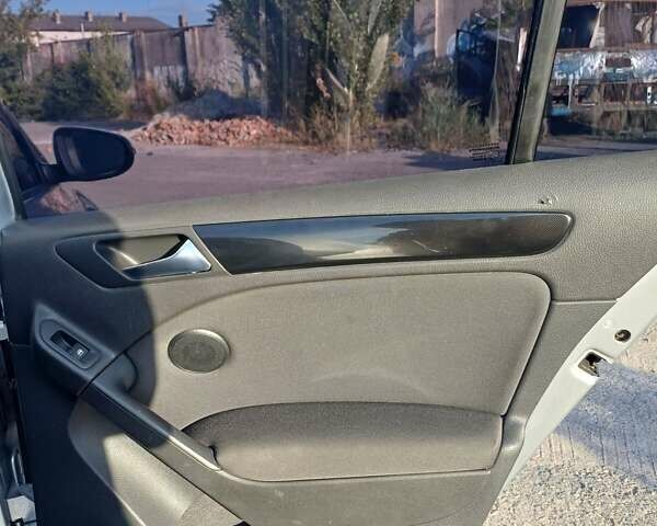 Сірий Фольксваген Гольф, об'ємом двигуна 1.6 л та пробігом 296 тис. км за 8800 $, фото 5 на Automoto.ua