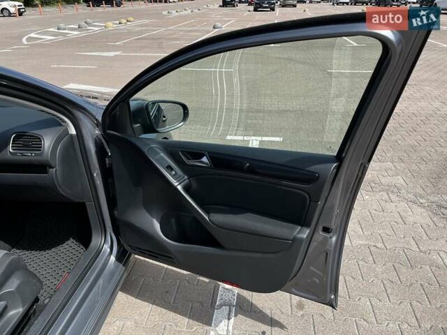 Серый Фольксваген Гольф, объемом двигателя 1.39 л и пробегом 271 тыс. км за 9500 $, фото 21 на Automoto.ua