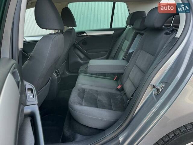 Серый Фольксваген Гольф, объемом двигателя 1.6 л и пробегом 260 тыс. км за 9400 $, фото 25 на Automoto.ua