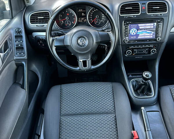 Сірий Фольксваген Гольф, об'ємом двигуна 1.39 л та пробігом 212 тис. км за 5499 $, фото 53 на Automoto.ua