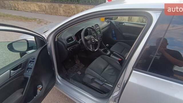 Серый Фольксваген Гольф, объемом двигателя 1.6 л и пробегом 354 тыс. км за 6000 $, фото 4 на Automoto.ua