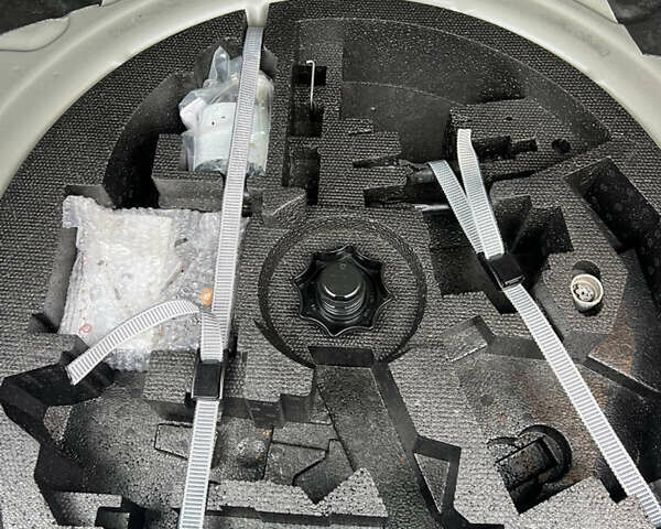 Серый Фольксваген Гольф, объемом двигателя 1.6 л и пробегом 280 тыс. км за 8900 $, фото 7 на Automoto.ua