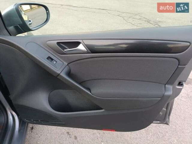 Серый Фольксваген Гольф, объемом двигателя 1.6 л и пробегом 215 тыс. км за 9999 $, фото 20 на Automoto.ua