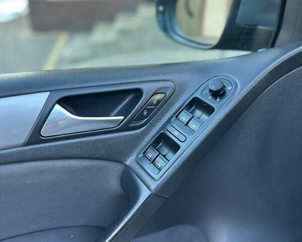 Сірий Фольксваген Гольф, об'ємом двигуна 1.39 л та пробігом 212 тис. км за 5499 $, фото 84 на Automoto.ua