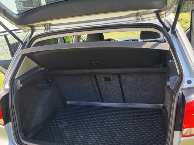 Серый Фольксваген Гольф, объемом двигателя 1.6 л и пробегом 205 тыс. км за 9000 $, фото 1 на Automoto.ua