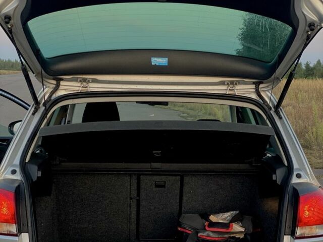 Серый Фольксваген Гольф, объемом двигателя 1.6 л и пробегом 286 тыс. км за 8500 $, фото 7 на Automoto.ua