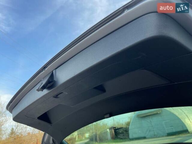 Серый Фольксваген Гольф, объемом двигателя 1.6 л и пробегом 260 тыс. км за 9400 $, фото 27 на Automoto.ua