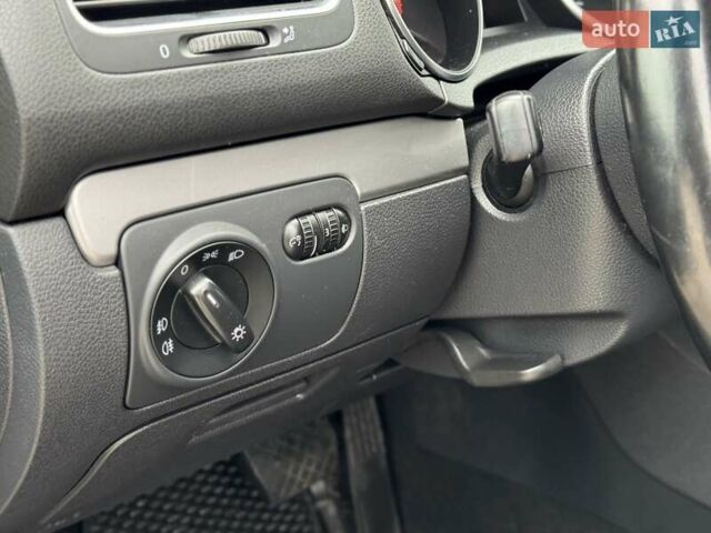 Серый Фольксваген Гольф, объемом двигателя 1.39 л и пробегом 205 тыс. км за 8600 $, фото 33 на Automoto.ua