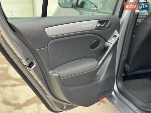 Серый Фольксваген Гольф, объемом двигателя 1.39 л и пробегом 205 тыс. км за 8600 $, фото 49 на Automoto.ua