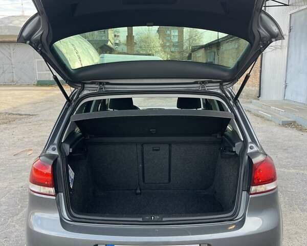 Серый Фольксваген Гольф, объемом двигателя 1.6 л и пробегом 260 тыс. км за 9400 $, фото 26 на Automoto.ua