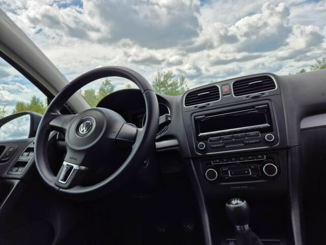 Серый Фольксваген Гольф, объемом двигателя 1.2 л и пробегом 197 тыс. км за 7000 $, фото 23 на Automoto.ua