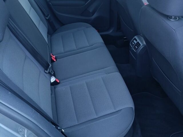 Сірий Фольксваген Гольф, об'ємом двигуна 1.6 л та пробігом 215 тис. км за 9900 $, фото 11 на Automoto.ua