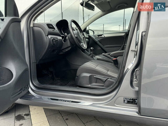 Сірий Фольксваген Гольф, об'ємом двигуна 1.2 л та пробігом 250 тис. км за 9300 $, фото 24 на Automoto.ua