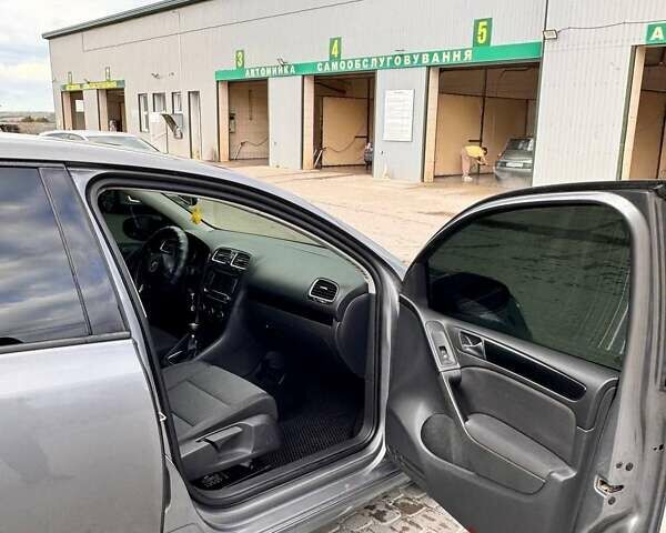 Серый Фольксваген Гольф, объемом двигателя 1.6 л и пробегом 250 тыс. км за 8300 $, фото 4 на Automoto.ua