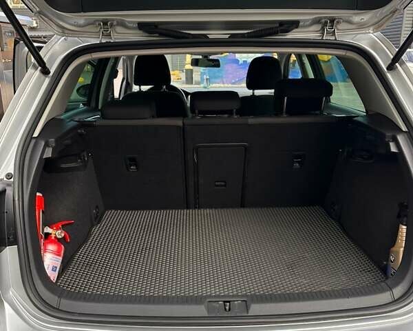 Сірий Фольксваген Гольф, об'ємом двигуна 1.2 л та пробігом 178 тис. км за 11000 $, фото 5 на Automoto.ua