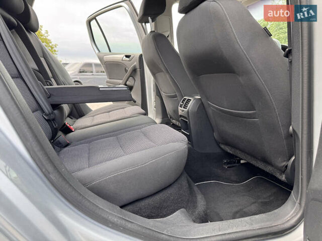 Серый Фольксваген Гольф, объемом двигателя 1.97 л и пробегом 268 тыс. км за 9800 $, фото 28 на Automoto.ua