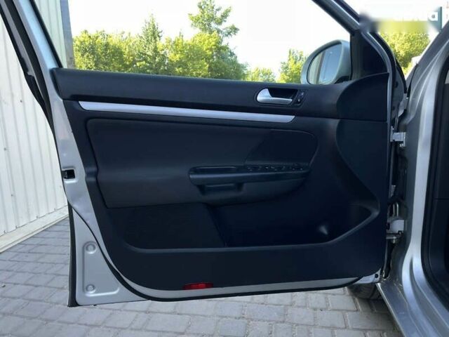 Серый Фольксваген Гольф, объемом двигателя 1.6 л и пробегом 245 тыс. км за 8555 $, фото 22 на Automoto.ua