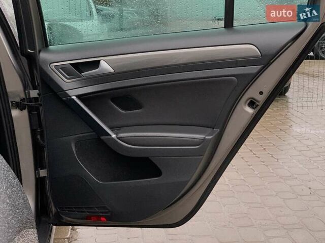 Серый Фольксваген Гольф, объемом двигателя 2 л и пробегом 273 тыс. км за 13499 $, фото 29 на Automoto.ua