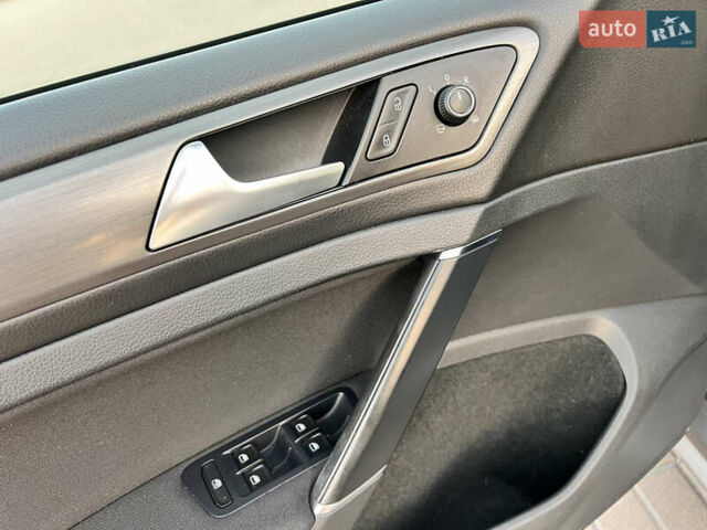 Серый Фольксваген Гольф, объемом двигателя 1.4 л и пробегом 144 тыс. км за 11500 $, фото 19 на Automoto.ua