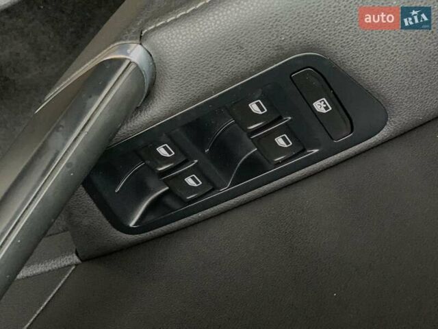 Серый Фольксваген Гольф, объемом двигателя 2 л и пробегом 273 тыс. км за 13499 $, фото 41 на Automoto.ua