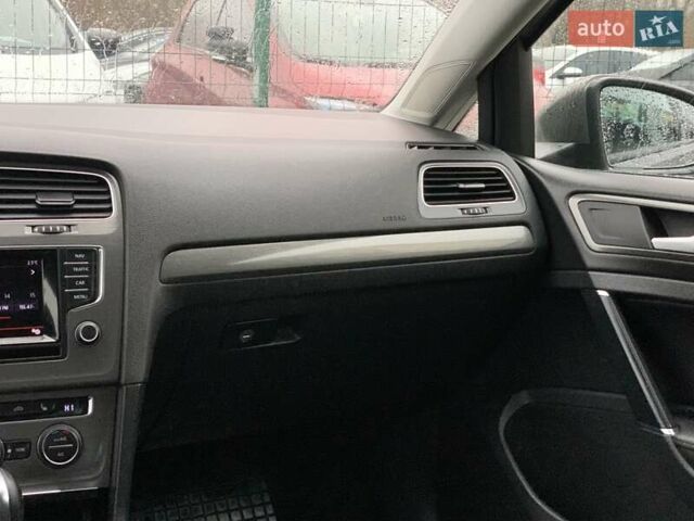 Серый Фольксваген Гольф, объемом двигателя 2 л и пробегом 273 тыс. км за 13499 $, фото 60 на Automoto.ua