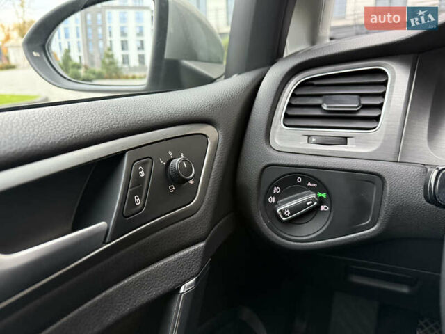Серый Фольксваген Гольф, объемом двигателя 1.4 л и пробегом 235 тыс. км за 12200 $, фото 12 на Automoto.ua