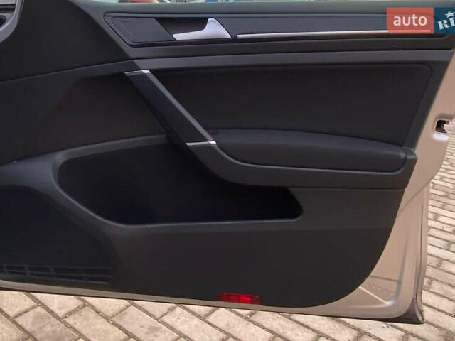 Серый Фольксваген Гольф, объемом двигателя 1.6 л и пробегом 212 тыс. км за 8999 $, фото 25 на Automoto.ua