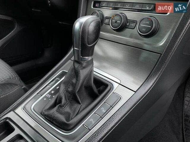 Серый Фольксваген Гольф, объемом двигателя 2 л и пробегом 273 тыс. км за 13499 $, фото 36 на Automoto.ua