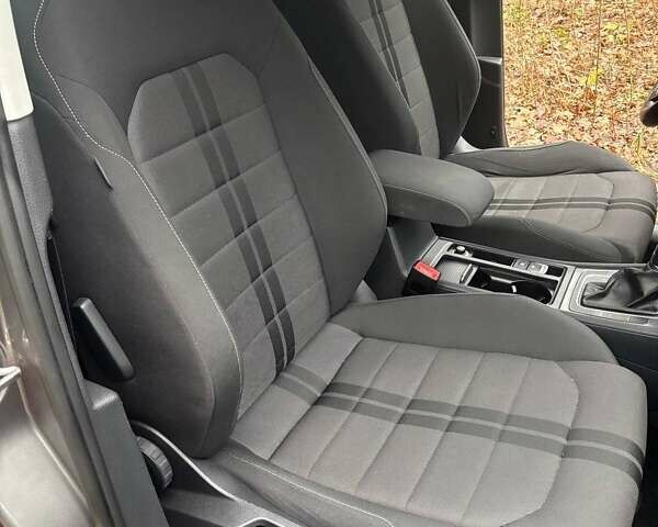 Серый Фольксваген Гольф, объемом двигателя 1.4 л и пробегом 142 тыс. км за 12700 $, фото 15 на Automoto.ua