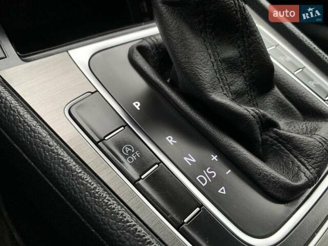 Серый Фольксваген Гольф, объемом двигателя 2 л и пробегом 273 тыс. км за 13499 $, фото 53 на Automoto.ua