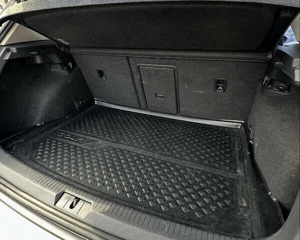 Серый Фольксваген Гольф, объемом двигателя 1.97 л и пробегом 317 тыс. км за 11500 $, фото 10 на Automoto.ua