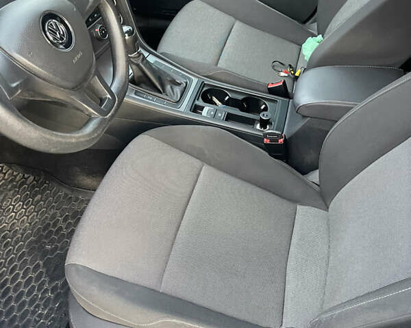 Серый Фольксваген Гольф, объемом двигателя 1.2 л и пробегом 225 тыс. км за 7300 $, фото 5 на Automoto.ua