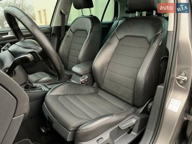 Серый Фольксваген Гольф, объемом двигателя 2 л и пробегом 273 тыс. км за 13499 $, фото 24 на Automoto.ua