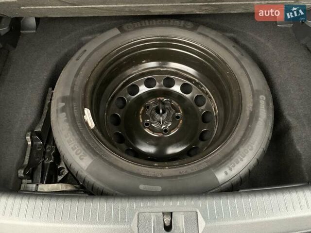 Серый Фольксваген Гольф, объемом двигателя 2 л и пробегом 273 тыс. км за 13499 $, фото 28 на Automoto.ua