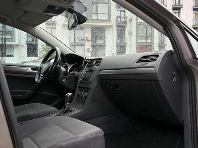 Фольксваген Гольф 2013 в Киеве на Automoto.ua Серый Фольксваген Гольф, объемом двигателя 1.6 л и пробегом 257 тыс. км за 8600 $, фото 14 на Automoto.ua