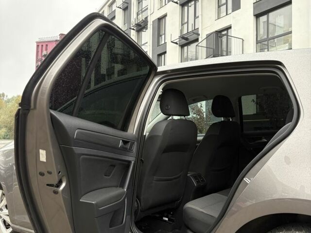 Фольксваген Гольф 2013 в Киеве на Automoto.ua Серый Фольксваген Гольф, объемом двигателя 1.6 л и пробегом 257 тыс. км за 8600 $, фото 16 на Automoto.ua