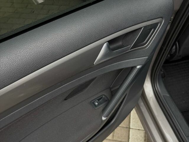 Фольксваген Гольф 2013 в Киеве на Automoto.ua Серый Фольксваген Гольф, объемом двигателя 1.6 л и пробегом 257 тыс. км за 8600 $, фото 17 на Automoto.ua