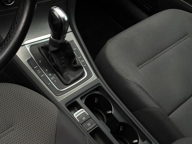 Фольксваген Гольф 2013 в Киеве на Automoto.ua Серый Фольксваген Гольф, объемом двигателя 1.6 л и пробегом 257 тыс. км за 8600 $, фото 20 на Automoto.ua