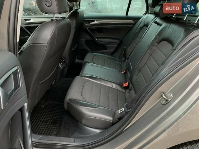 Серый Фольксваген Гольф, объемом двигателя 2 л и пробегом 273 тыс. км за 13499 $, фото 26 на Automoto.ua