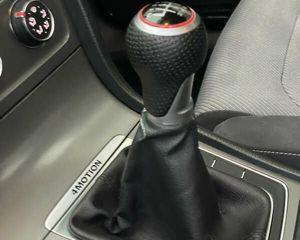 Серый Фольксваген Гольф, объемом двигателя 1.6 л и пробегом 279 тыс. км за 9450 $, фото 32 на Automoto.ua