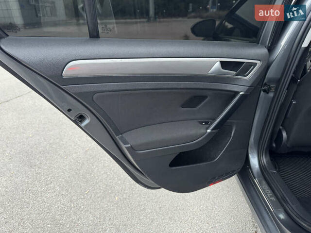 Серый Фольксваген Гольф, объемом двигателя 1.8 л и пробегом 198 тыс. км за 11500 $, фото 23 на Automoto.ua