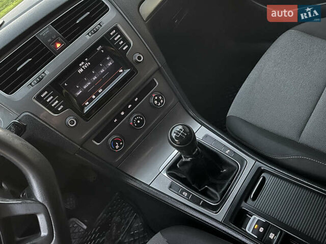 Сірий Фольксваген Гольф, об'ємом двигуна 1.6 л та пробігом 230 тис. км за 8001 $, фото 17 на Automoto.ua