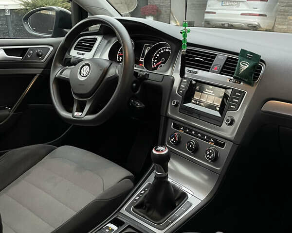 Серый Фольксваген Гольф, объемом двигателя 1.6 л и пробегом 279 тыс. км за 9450 $, фото 34 на Automoto.ua