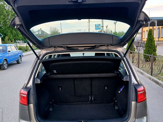 Сірий Фольксваген Гольф, об'ємом двигуна 1.6 л та пробігом 165 тис. км за 13750 $, фото 7 на Automoto.ua